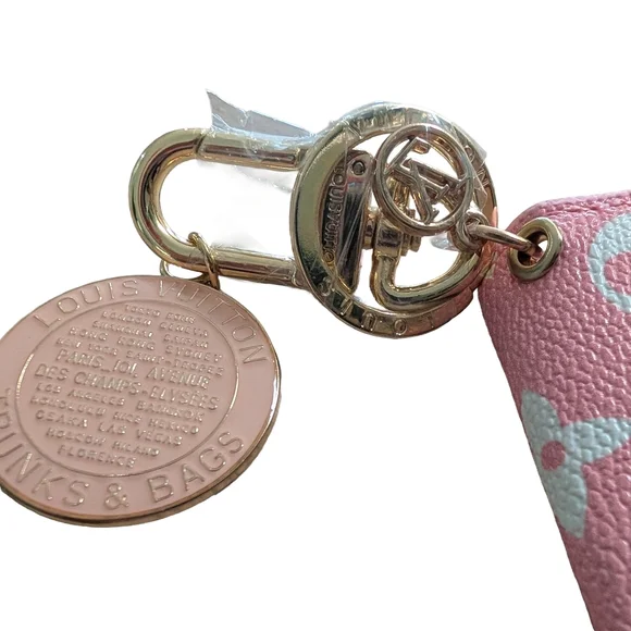 Louis Vuitton Trunks & Bags Charm, 35x41mm Round, Pink - Picture 7 of 8